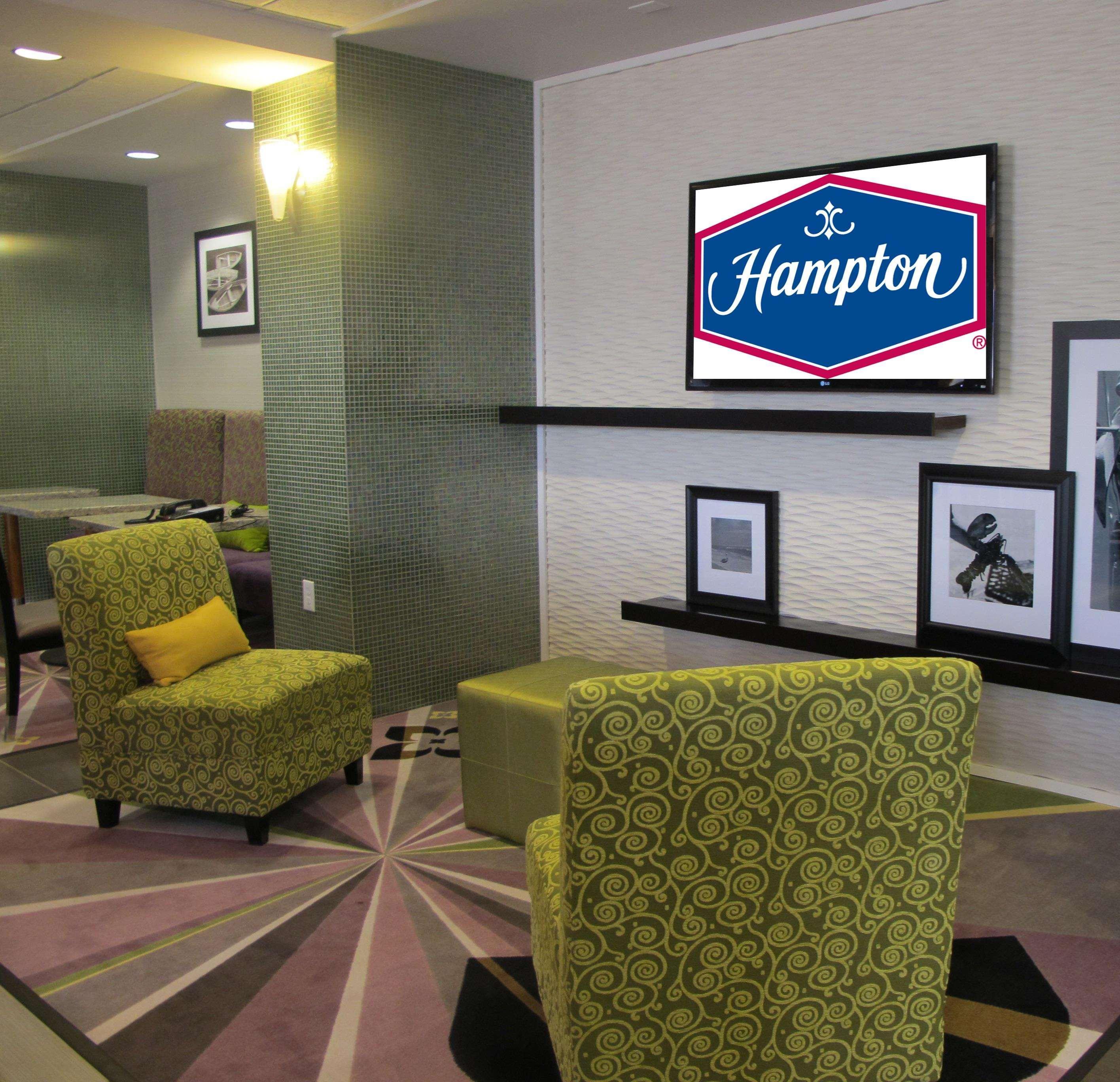 Hampton Inn By Hilton Leesville Fort Johnson Interior photo