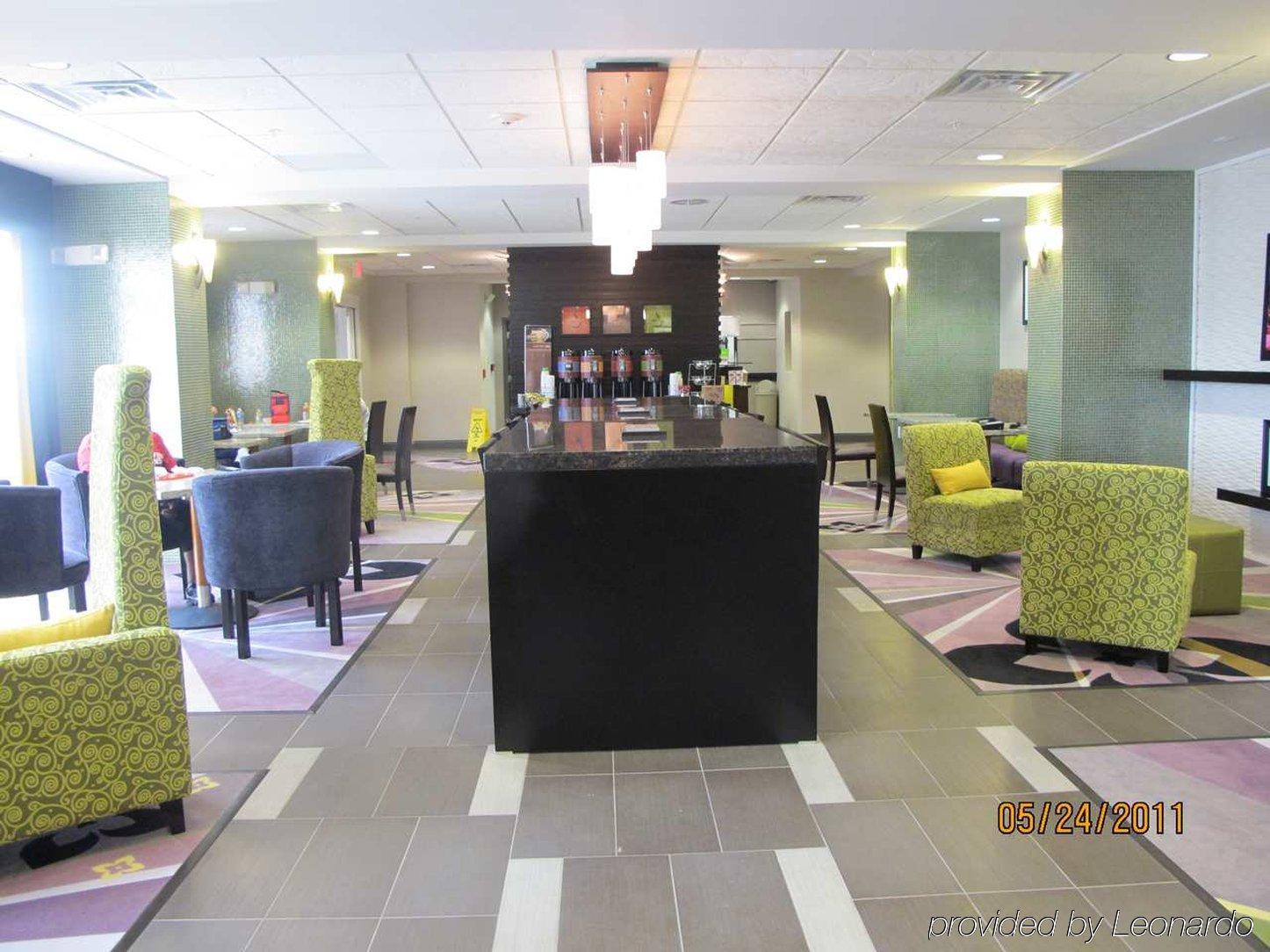 Hampton Inn By Hilton Leesville Fort Johnson Restaurant photo