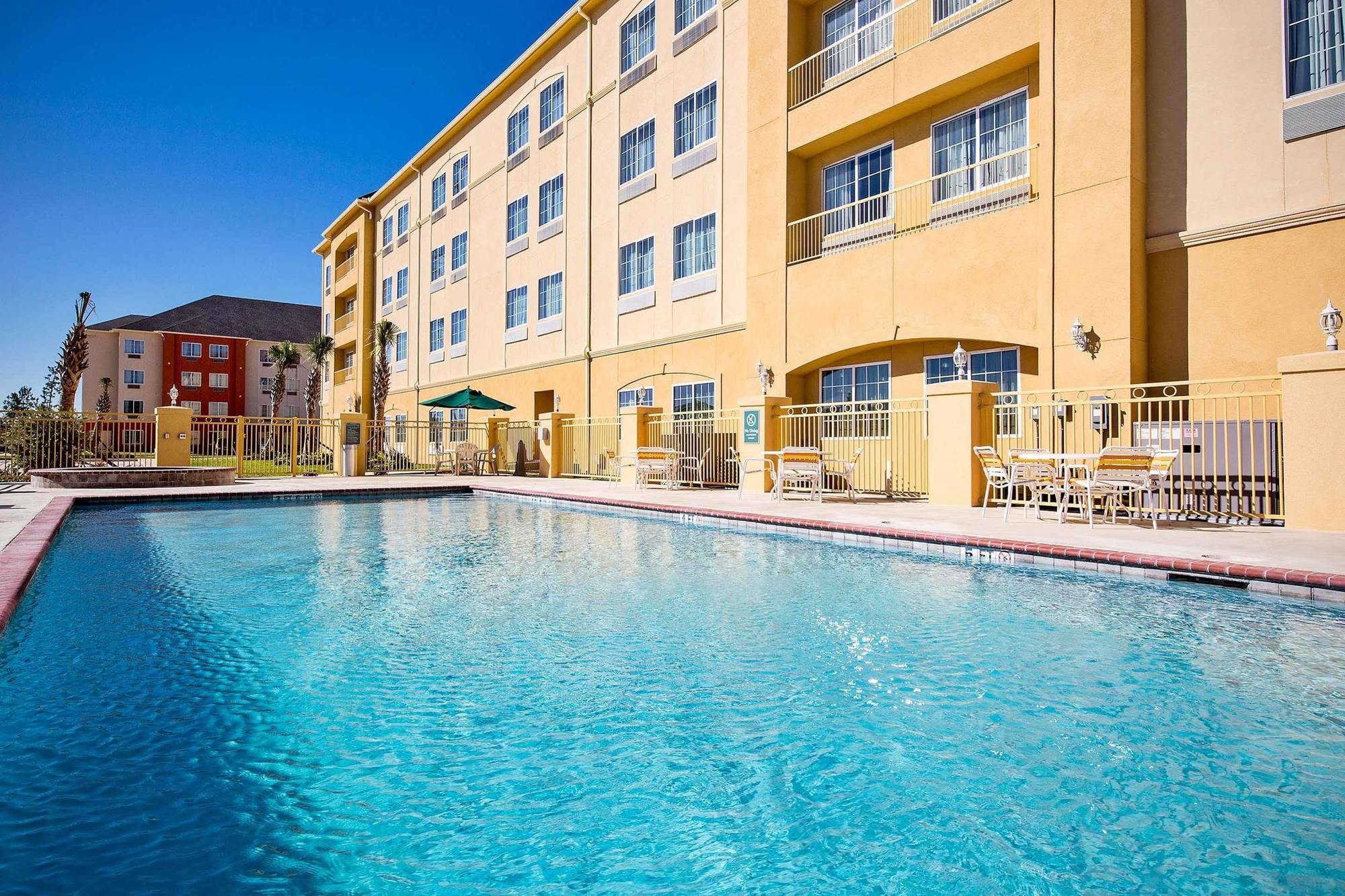 Hampton Inn By Hilton Leesville Fort Johnson Exterior photo